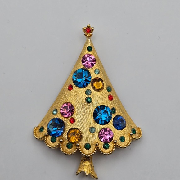 Albert Weiss Jewelry - WEISS Vintage Christmas Tree Brooch Rhinestone Gold Tone Holiday Pin As Is
